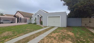 Townhouse For Rent in Bonnie Brae, Kraaifontein